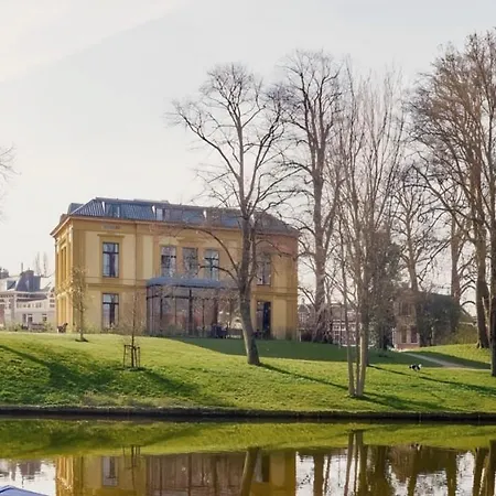 Jugendstil Parkview: 1898 Renovated Apartment